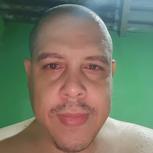 Feio mas charmoso , o poeta do caos.