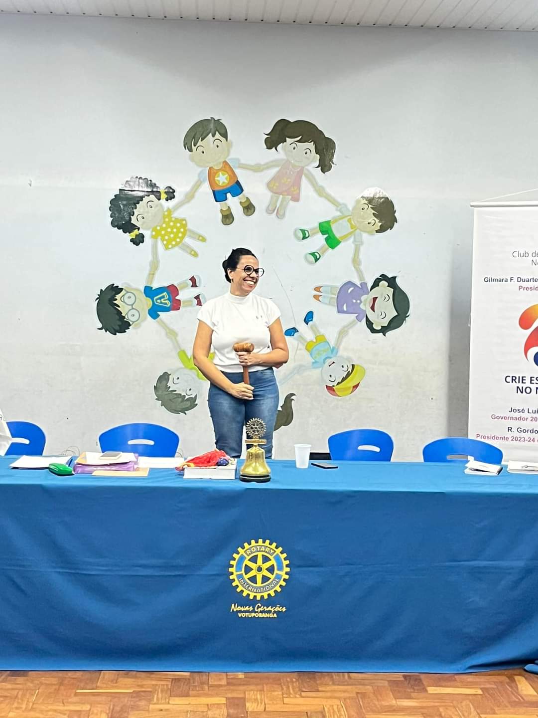 Texto do Rotary Club de Votuporanga - Novas Gerações:

Chegamos ao fim de mais um ano rotário conduz...