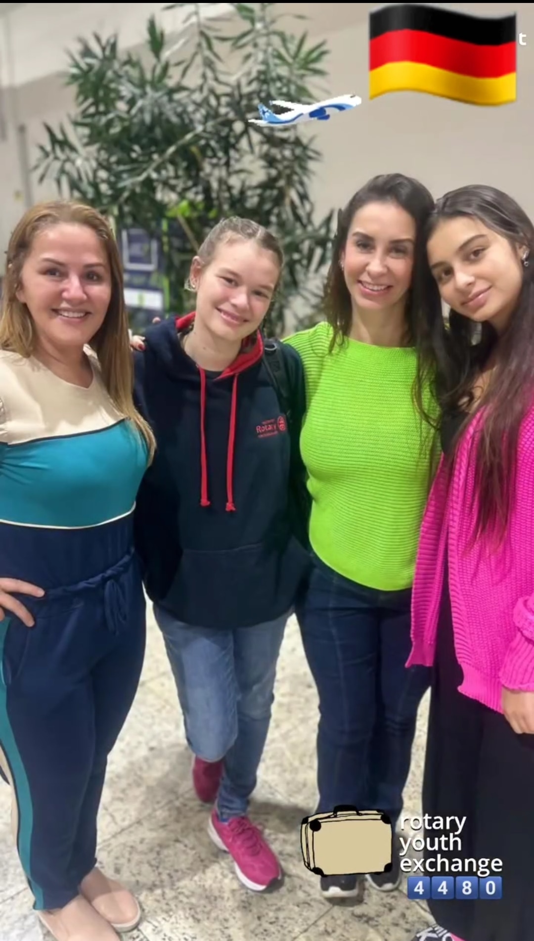 Texto do YEP4480:

Nosso chegadas e partidas de hoje é a despedida da nossa querida alemã Marit, que...