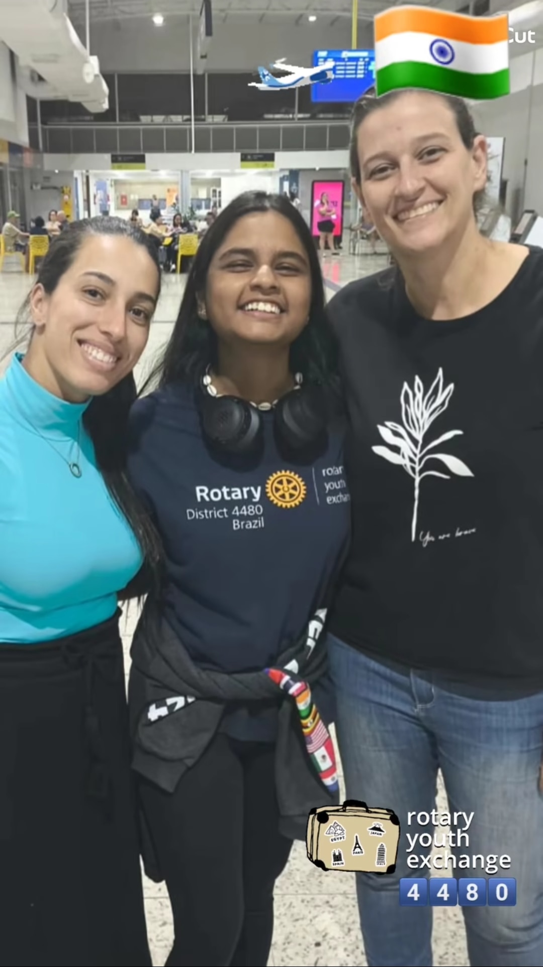 Texto do YEP4480:

Nosso chegadas e partidas de hoje é a despedida da nossa querida indiana mais bra...