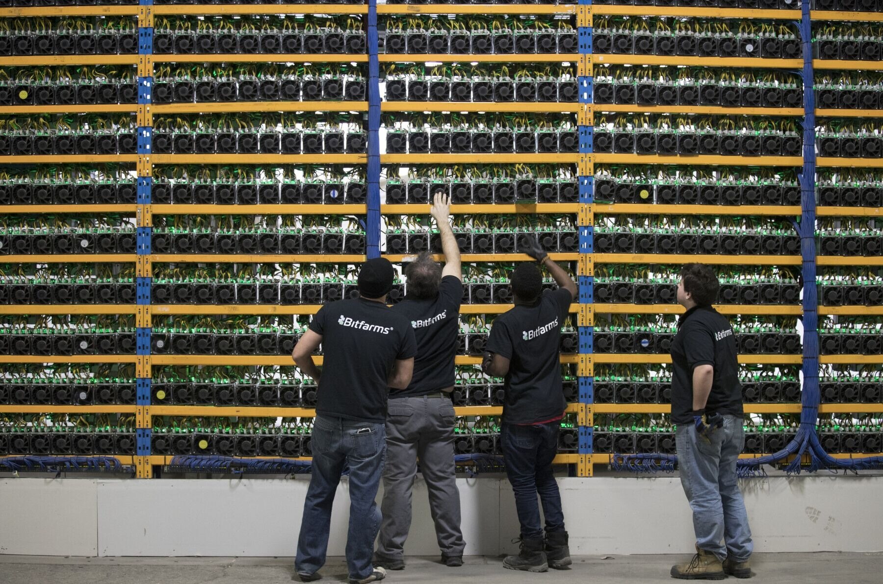 📊Bitcoin Miner Bitfarms Names New CEO as Riot Takeover Attempt Heats Up

Bitcoin miner Bitfarms Ltd...