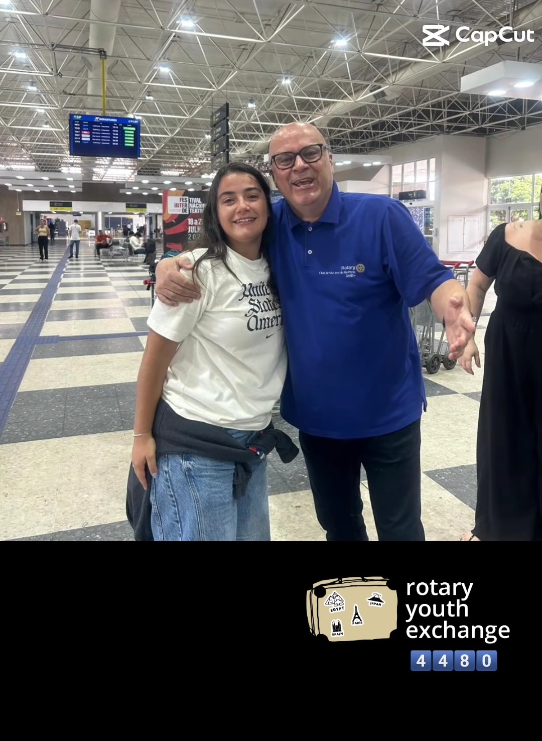 Texto do YEP4480:

Nosso chegadas e partidas de hoje é a volta da nossa querida Gabi, depois de seu ...