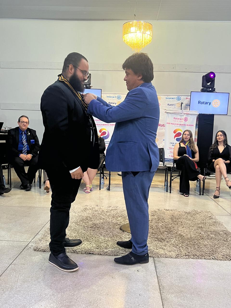 Texto da Gov. Assistente Cláudia "+7" Maset:

Neste dia 20 de julho, acontece a transmissão de cargo...