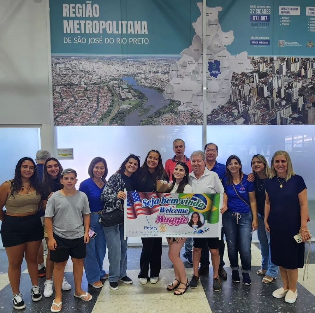 Texto do YEP4480:

Nosso chegadas e partidas de hoje é a chegada da nossa querida Maggie (EUA), que ...