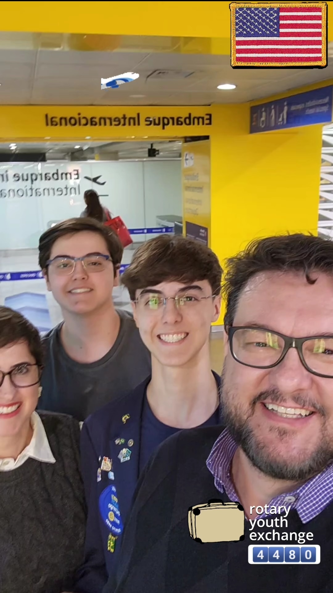 Texto do YEP4480:

Embarcou a pouco nosso querido Davi, com destino a terra do Tio Sam, Estados Unid...