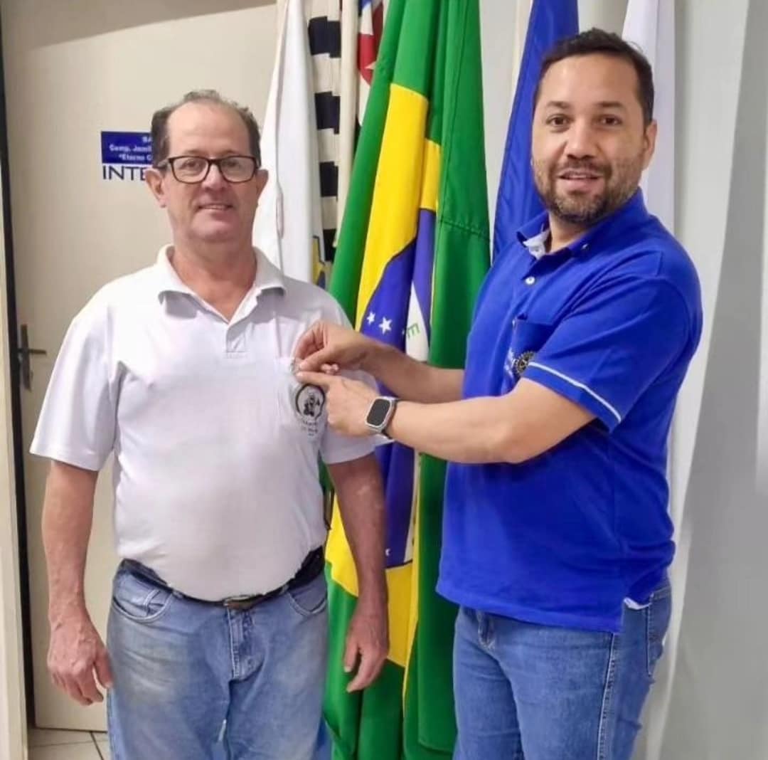 Na última reunião do Rotary Club de Jales, o nosso Pres. Oliver Humberto de Oliveira teve a honra de...