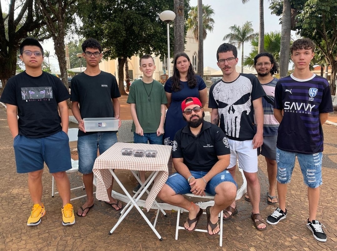 Texto do Rotaract e do Interact Club de Ariranha:

1º Interchoco - Venda de Brigadeiros Beneficente
...