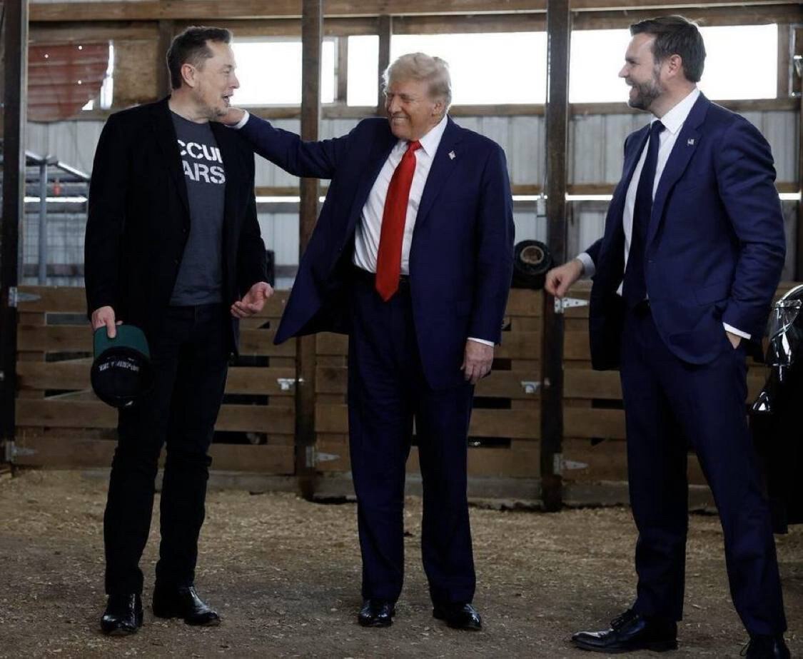 Trump, Elon, and JD backstage in Butler, PA.

🔥🔥