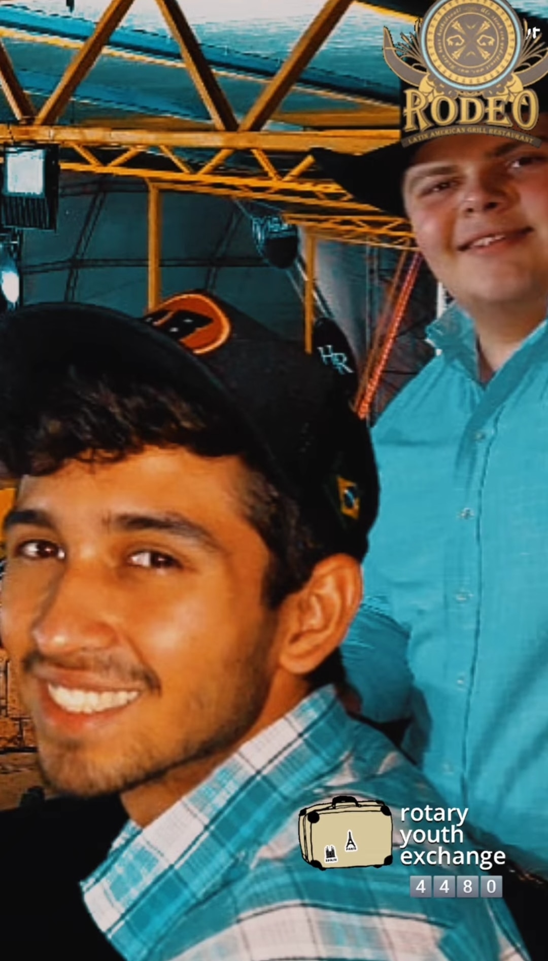 Texto do YEP4480:

Nosso querido Samuel, esteve presente com sua família hospedeira, na festa do Rod...