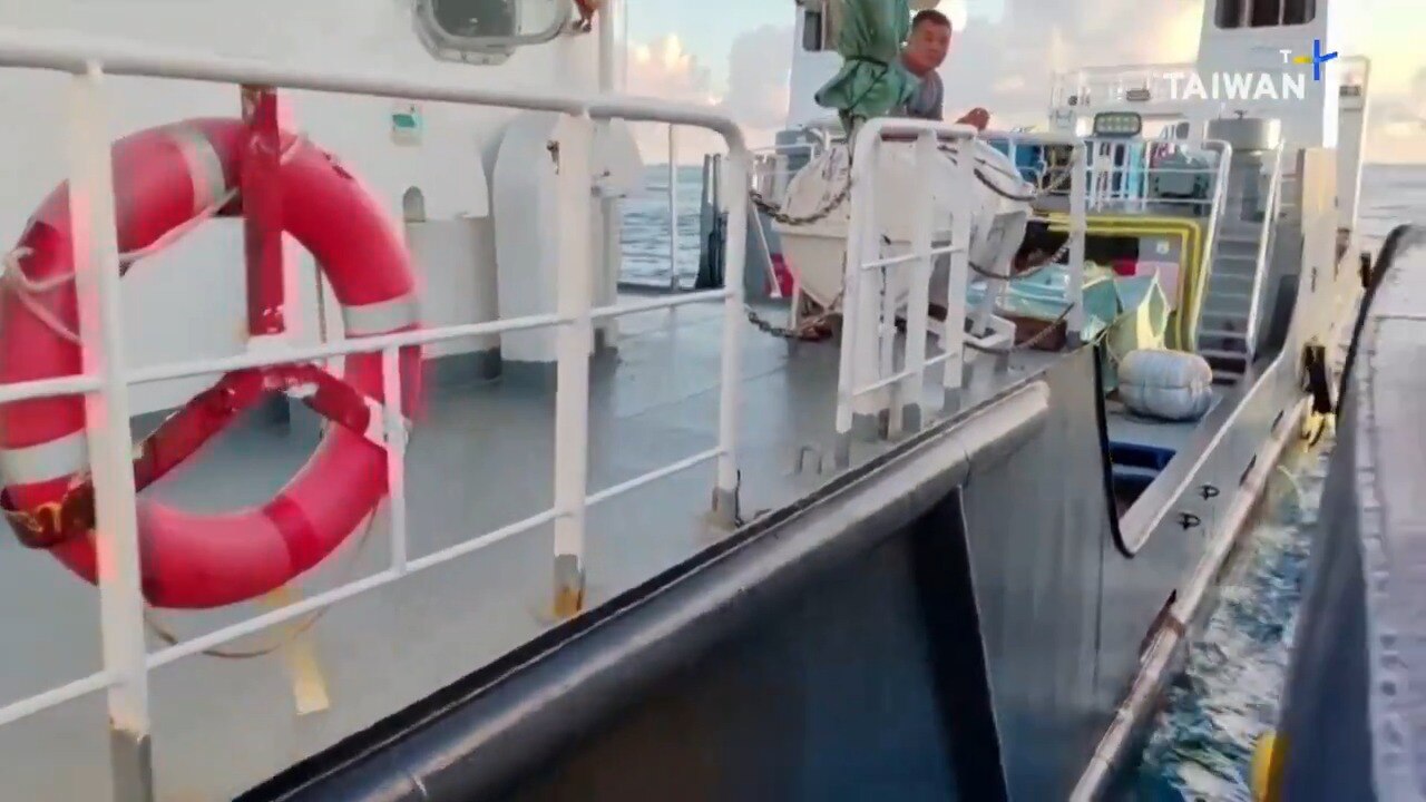 Watch: #Chinese #maritime #militia #boat #purposely #sideswiped a #Philippines fisheries vessel in t...