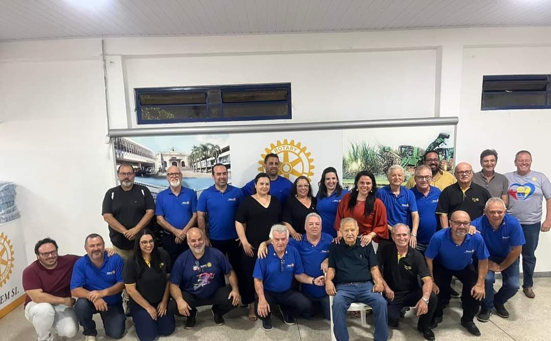 Sob o lema da Pres. do Rotary International, Stephanie Urchick, “A MAGIA DO ROTARY”, no dia 13 de ou...