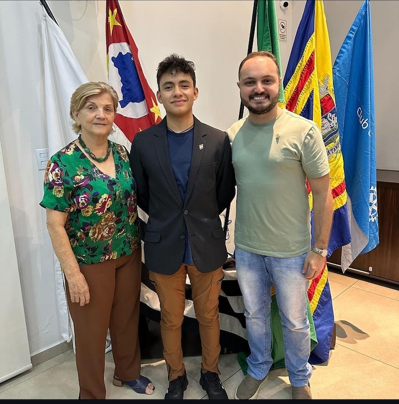 Texto do Rotary Club de Catanduva:

Nosso Intercambista Damian, vindo do Equador, apresentou um pouc...