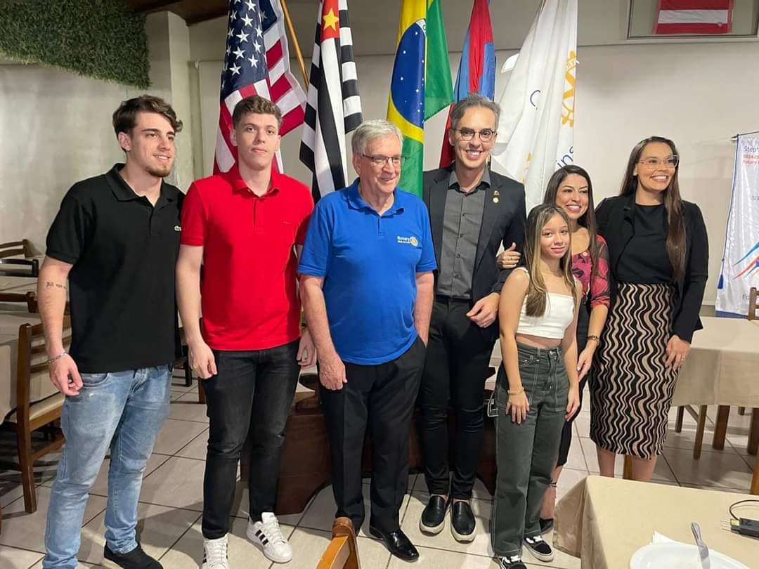 Grande alegria receber a visita do nosso Companheiro Honorário Isaías, sua esposa Sara, ambos compan...