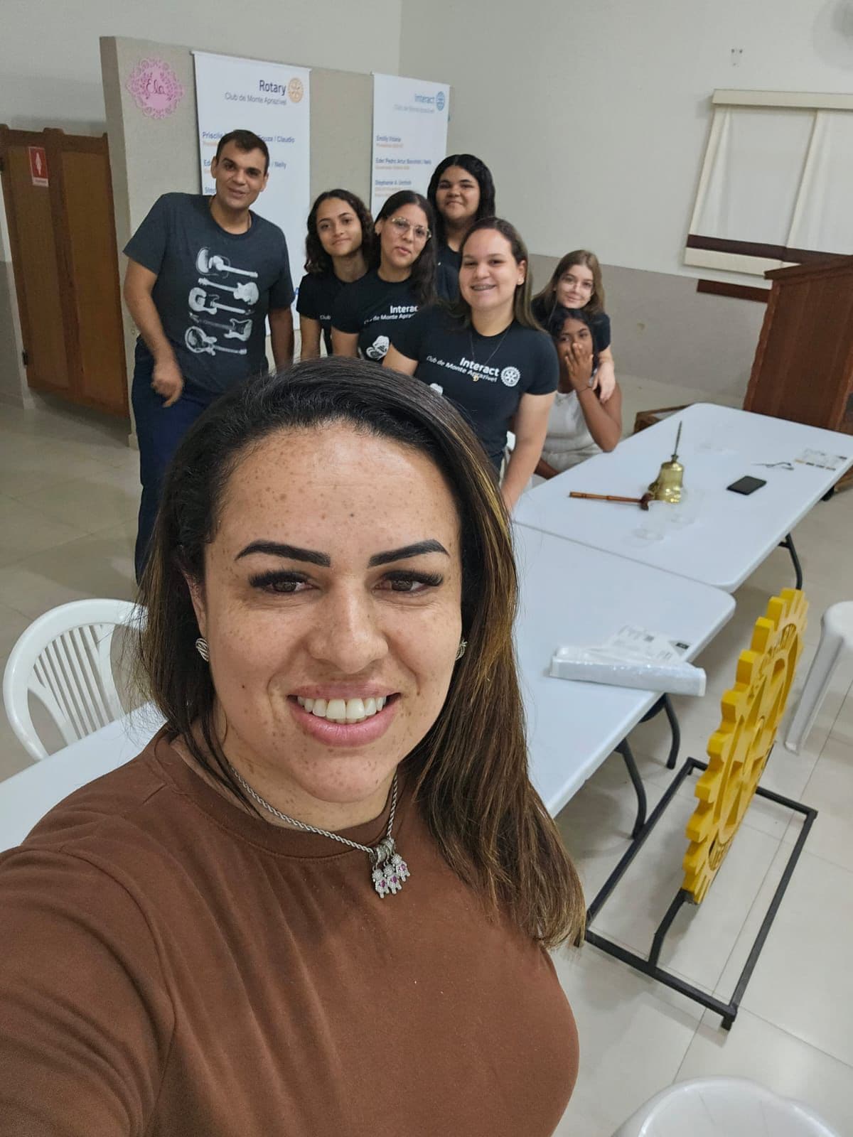 A Pres. do Interact Club de Monte Aprazível - Emilly e demais interactianas, realizam na noite do di...