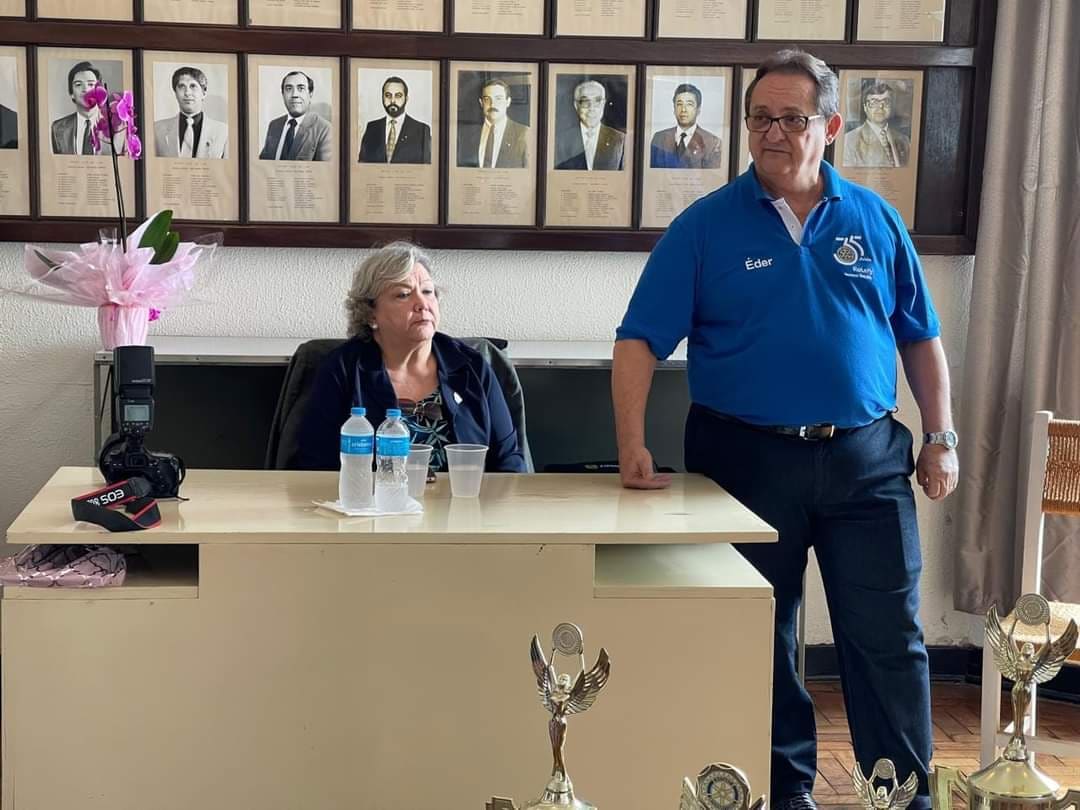 Texto do Gov. Israel Alfonso:

Rotary Club de Lins recebe o casal Gov. Eder Pedro Artur Bocchini e e...