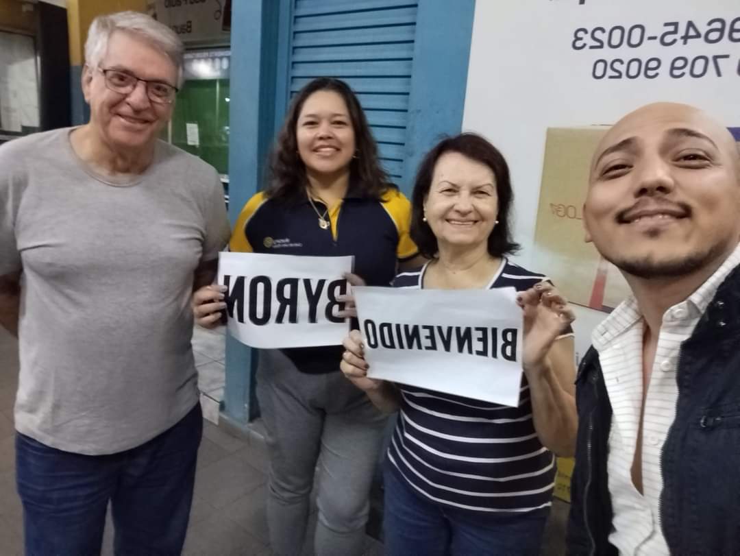 Texto do Gov. Israel Alfonso:

Nesta madrugada de segunda-feira recebemos o nosso convidado do Rotar...