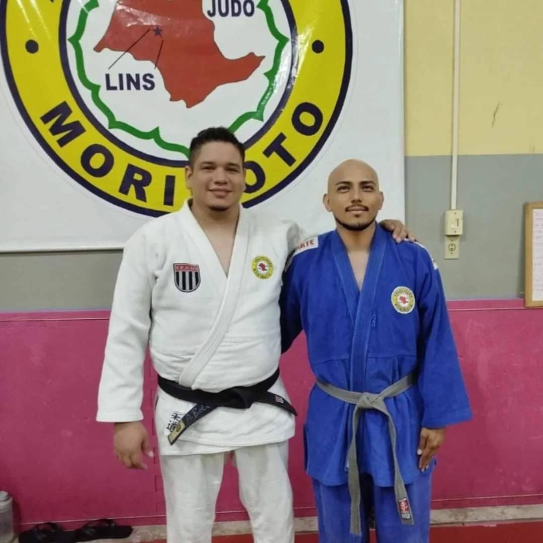 Texto do Rotary Club de Lins:

Ontem, 13/11, tivemos o prazer de receber o intercambista Byron, do E...