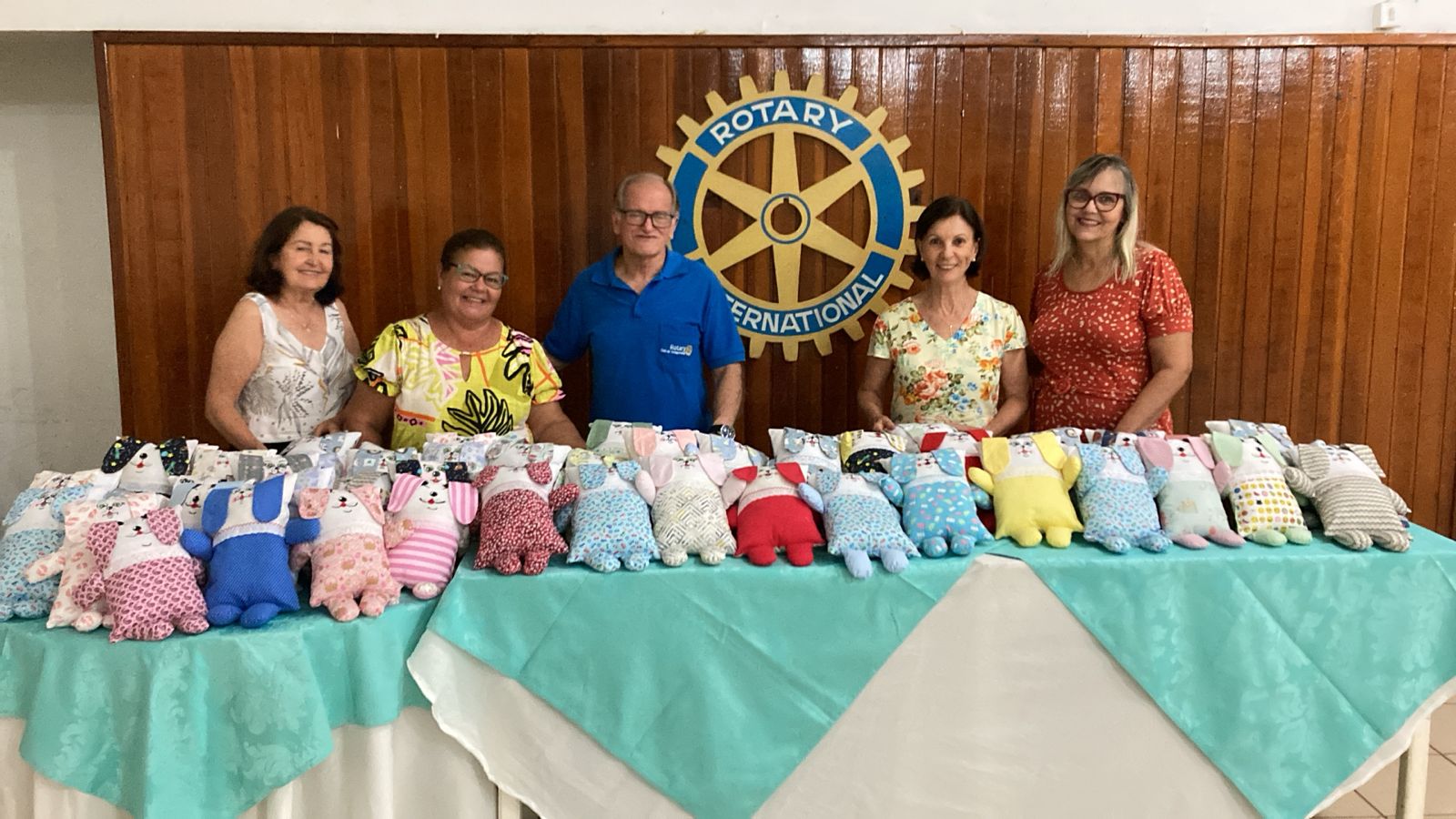 As Senhoras da Casa da Amizade de Votuporanga apresentam as "naninhas" da gestão 2024-25.

Confeccio...