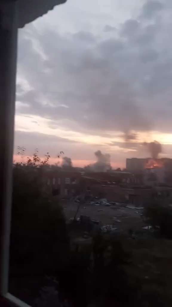 ❗Fiery hell in Toretsk: our troops storm the city

MLRS cover the neighborhoods where the Ukrainian Armed Forces militants have settled, supporting the assault https://gab.com/vicktop55/posts/113528483706380280