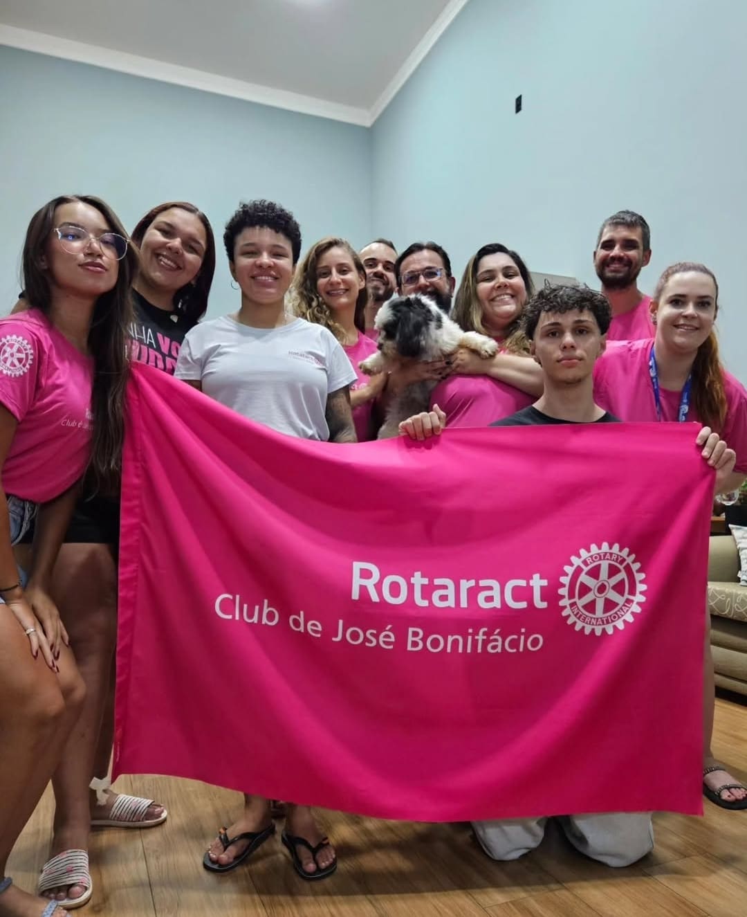 Texto do Rotaract Club de José Bonifácio:

Reunião com a companhia ilustre da RDR Tainá Rainho

Rolo...