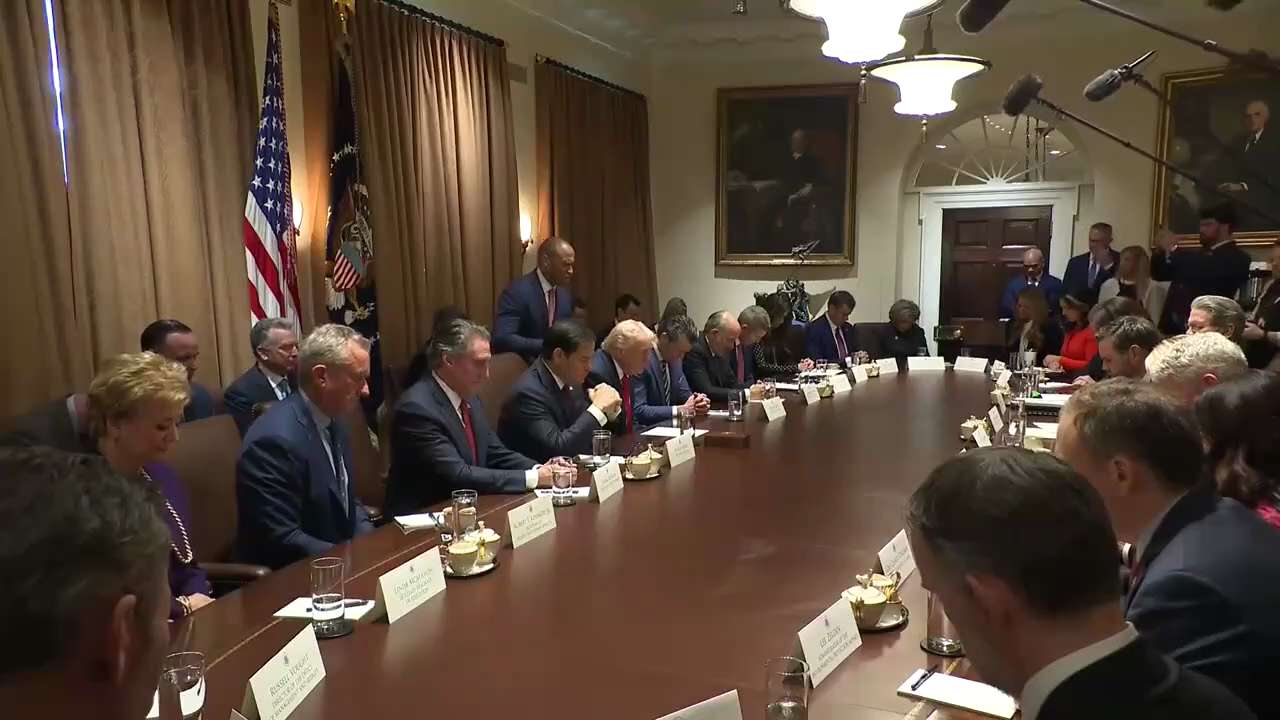 🚨 SCOTT TURNER LEADS PRESIDENT TRUMP'S CABINET IN PRAYER AS THEY OPEN THEIR FIRST MEETING OF TRUMP ...