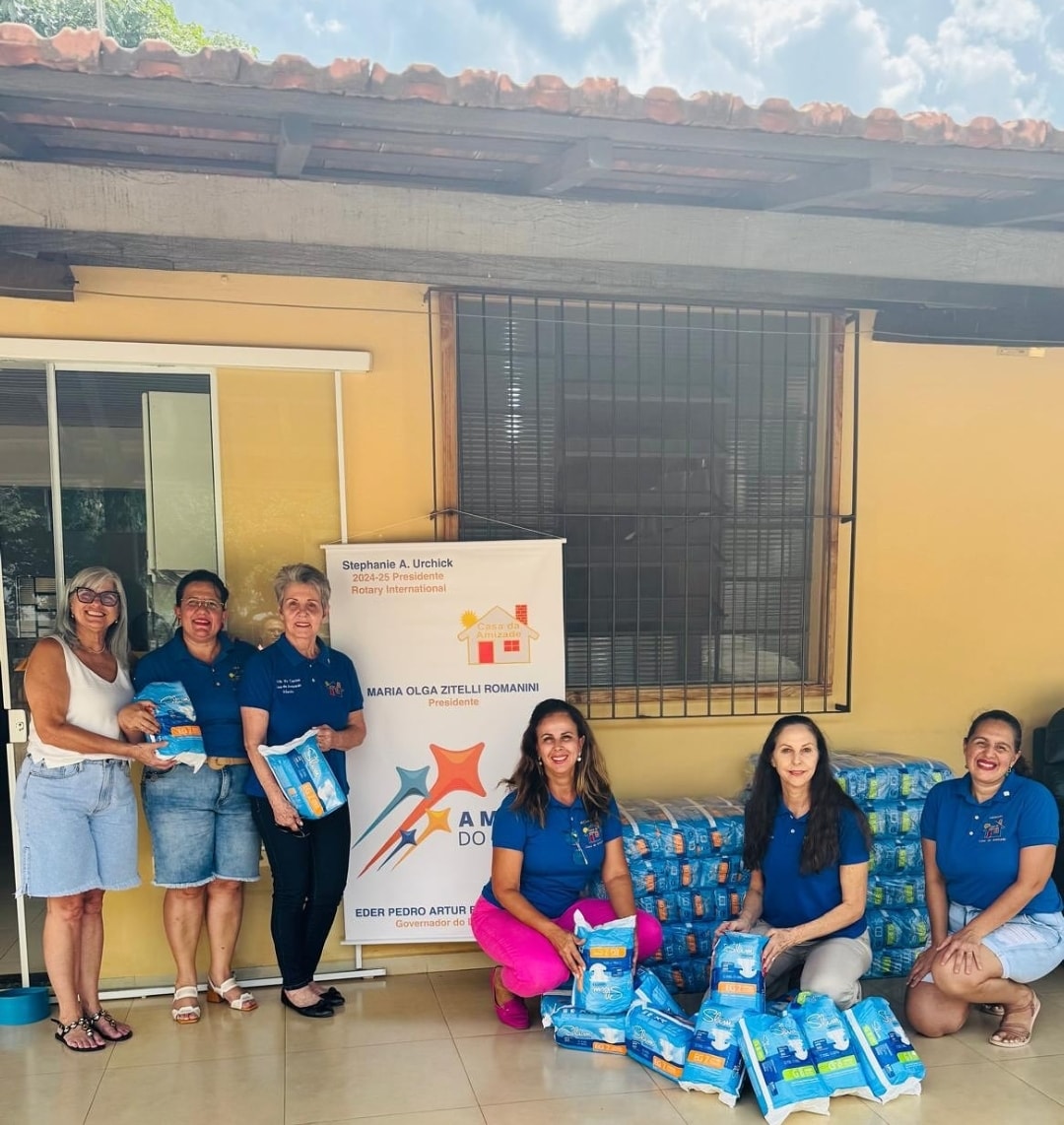 A Casa da Amizade de Itápolis esteve no dia 10.03 no Abrigo Rainha da Paz para realizar a doação de ...