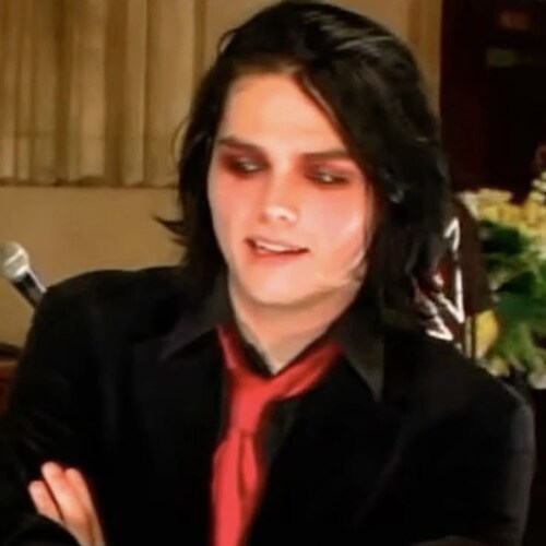 legally gay w @rewrittexnnn
my main goal is to blow up and act like i don't know nobody