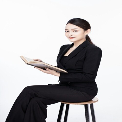 Trâm Elsin is an author and editor working at Grumpy Sharks. With a systematic mindset and strong organizational skills, she ensures that articles
