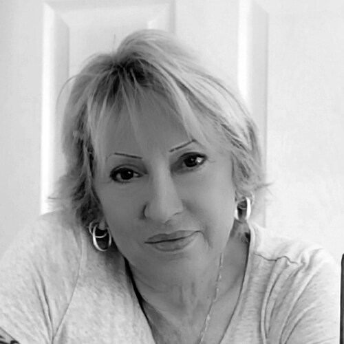 @stevebannon Another secret service SCREW-UP!! AND pres. Trump had to tell his detail TWICE to get those dangerou...