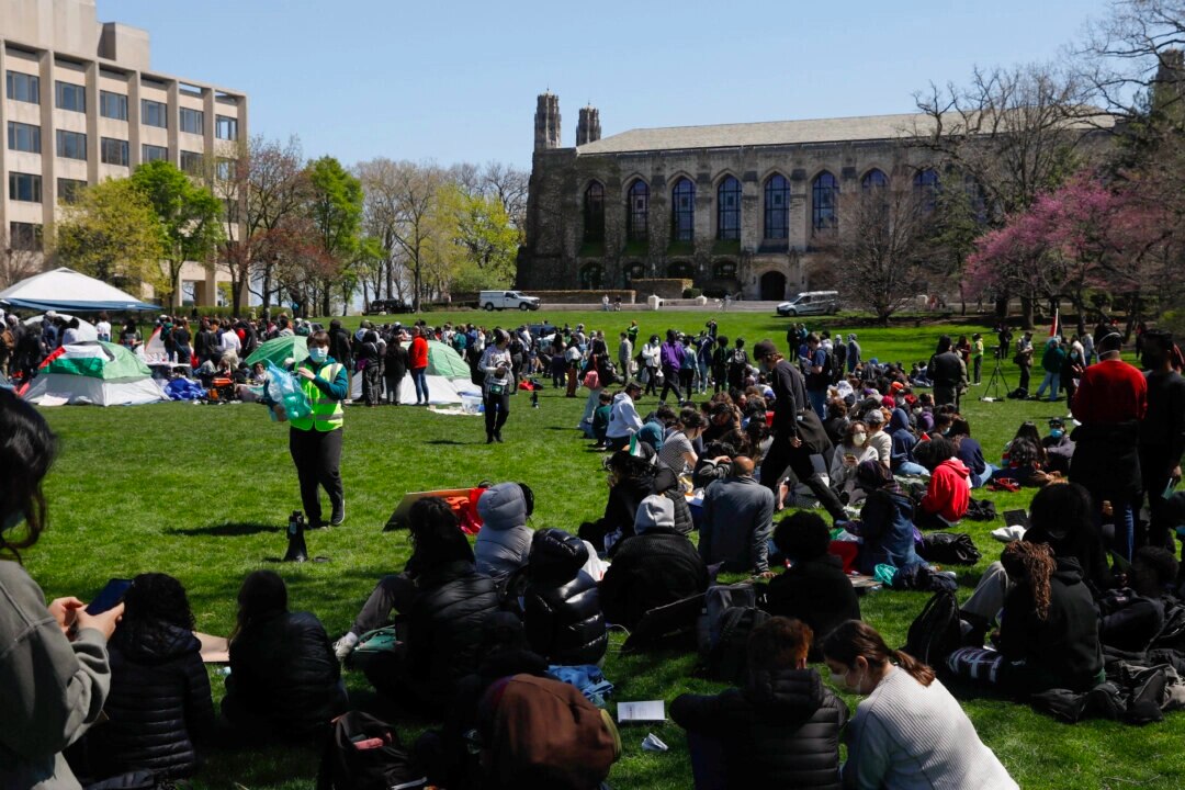 🚨🇺🇸 Northwestern, Cornell Universities Face Federal Funding Freeze Amid Civil Rights Probes

A Wh...