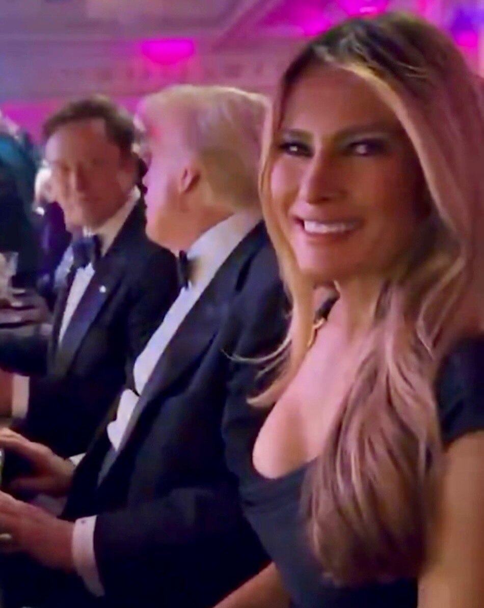 β€οΈπβ€οΈπβ€οΈπβ€οΈ
HAPPY BIRTHDAY TO OUR FIRST LADY!
What an absolutely beautiful picture and angelic ...