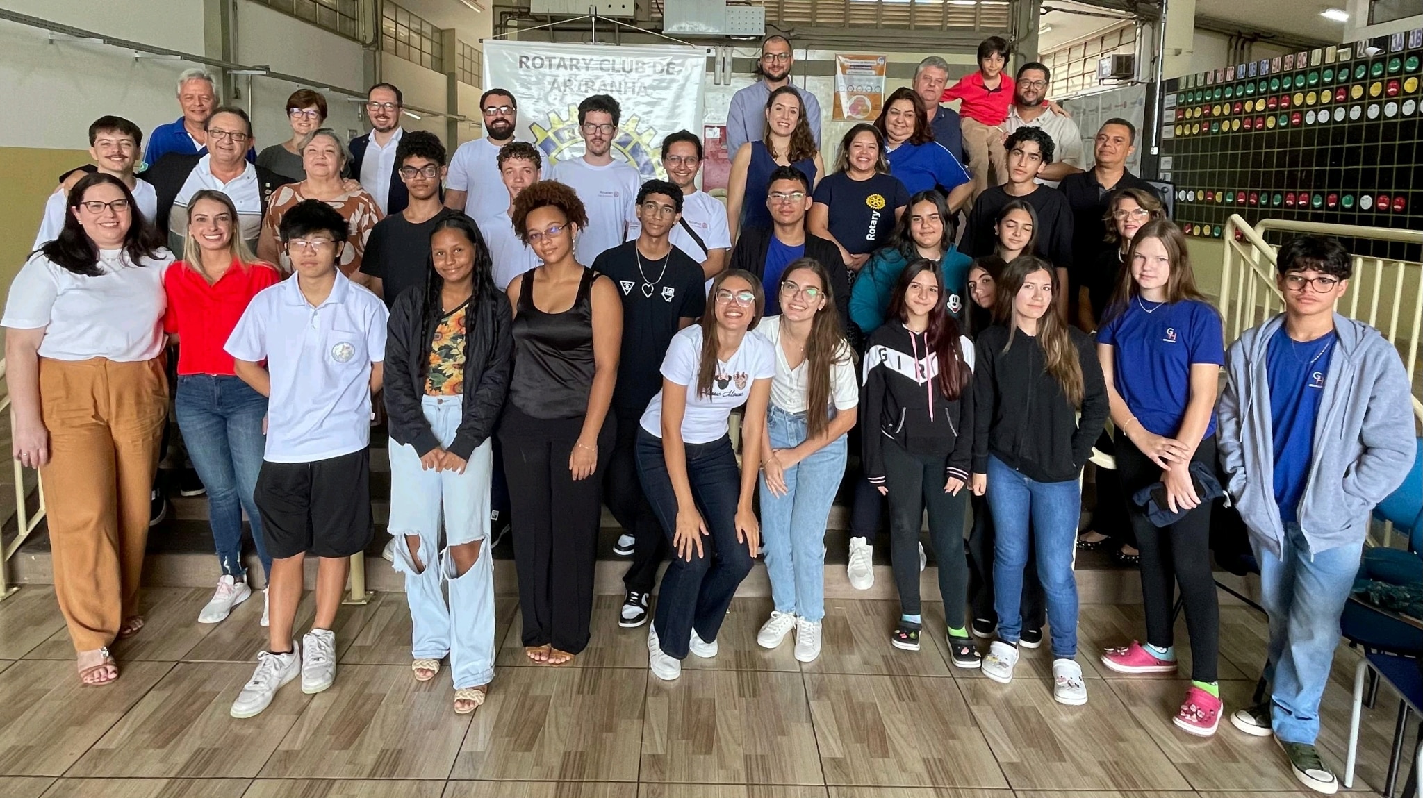 Texto do YEP4480:

No último domingo, 27 de abril, realizamos o RYLA em Ariranha, na Escola Estadual...