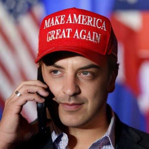 Cristão / Conservador / Músico / Produtor / anti - globalista / anti - comunista / DEUS, PÁTRIA, FAMÍLIA E LIBERDADE.