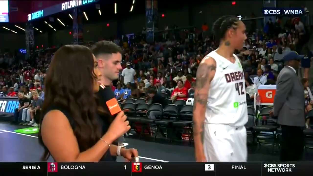 It’s ridiculous people still pretend this is a woman. why is he allowed to play in the WNBA and why ...