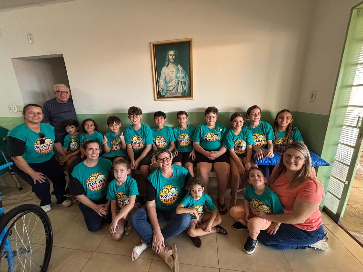 O Rotary Kids de Santa Fé do Sul, na tarde do dia 28 de junho, realizou entrega da reforma das almof...