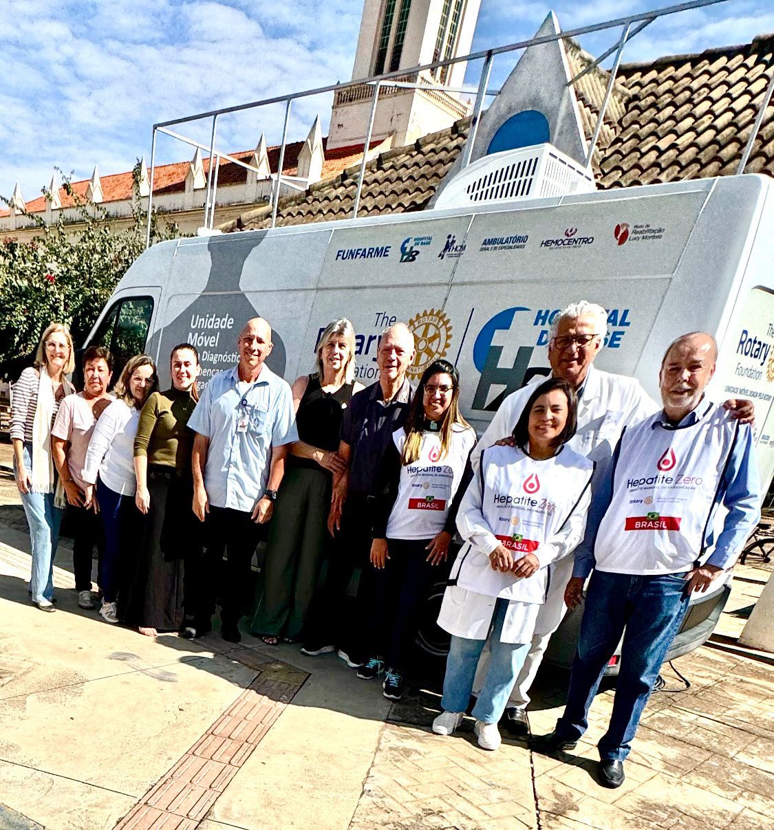Texto do Casal Gov. Lelo e Cláudia Maset 

Unidade Móvel de Saúde em ação!
Mesmo com o Gov. em viage...