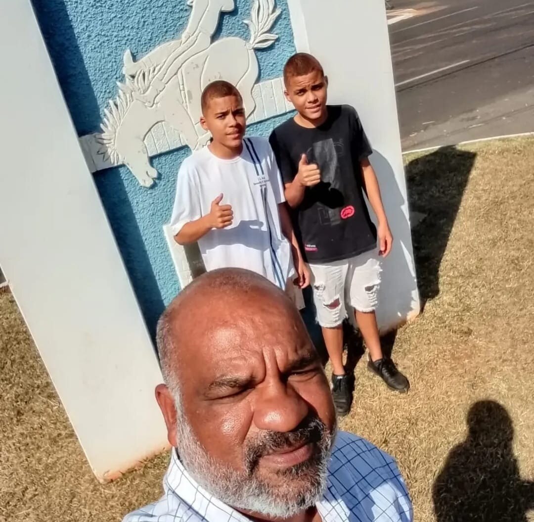 Rotary Club de Barretos - Hoje foi uma tarde de trabalho na restauração e pintura do marco rotário i...