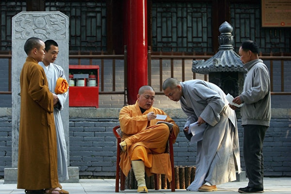 情报： 释永信就是中共国的埃伯斯坦。他被江家抛弃了。 他的几个点被查，比如北京西海四合院，和高层领导常去的世贸奥林花园，和后海（宗教协会） 查出大量涉及儿童的淫秽硬盘，照片， 导致少林寺几千人被捉。此...