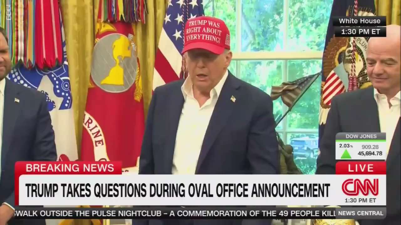 【美国之声--普京可能出席2026年在美国举办的世界杯】2025年8月22日川普总统展示了一张普京寄来的他俩的合影，说普京可能会出席2026年在美国举办的世界杯：

“我相信他会来，取决于接下来会发生...