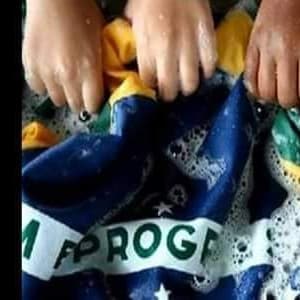 @crischenso
Direita,
Conservadora 
 Anti-PT, 
Anti-lula, 
Anti-PSol, 
anti STF 
Anti-Globo

Robô do Bolsonaro
Fã da Mich...