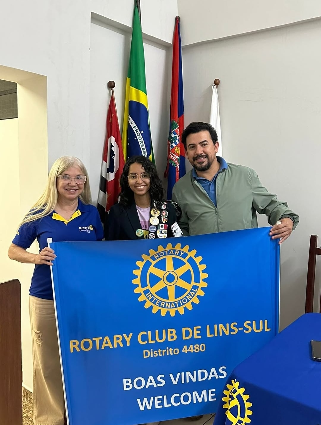 Texto do Rotary Club de Lins - Sul

Nossa querida Danya, diretamente de Saltillo, México, para Lins,...