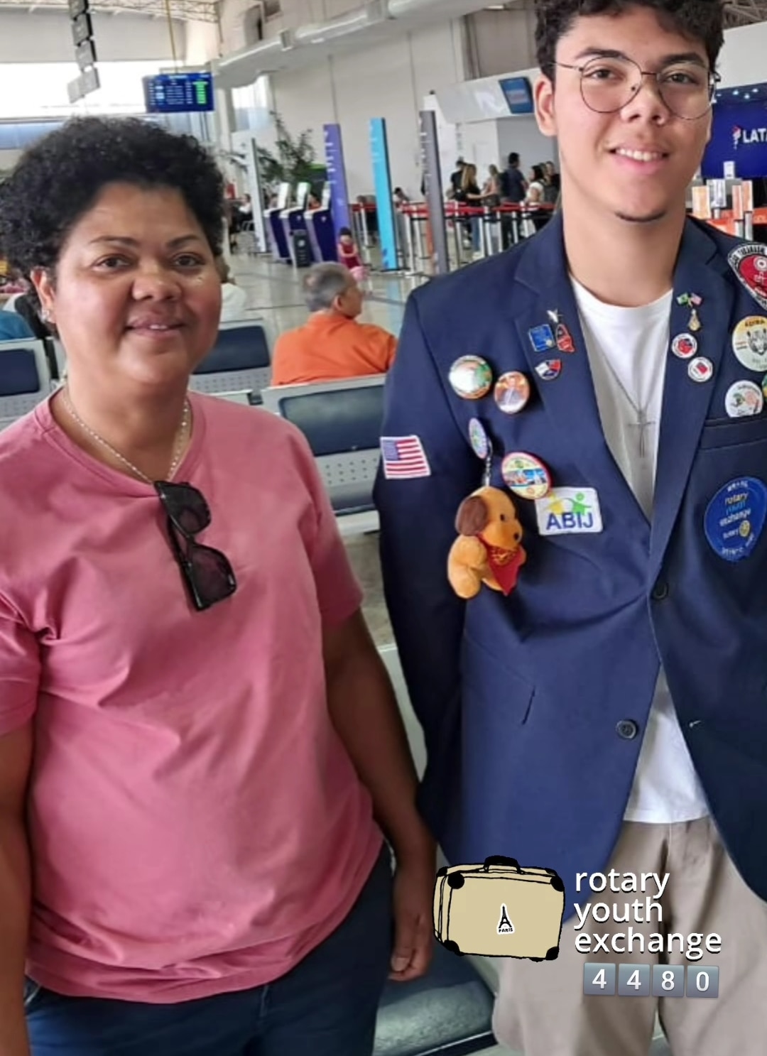 Texto do YEP 4480

Nosso chegadas e partidas é o embarque do nosso querido Gabriel, partindo de Olím...