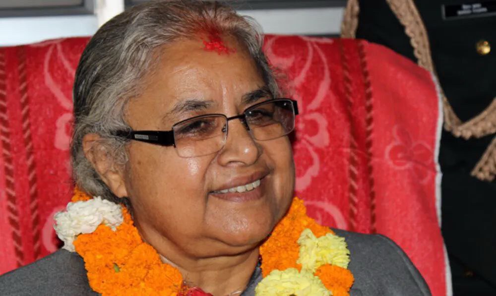 🚨 #尼泊尔 过渡政府总理宣誓就职

1️⃣她叫苏希拉·卡尔基（Sushila Karki），成为第一位通过 Discord 民意调查和人工智能 ChatGPT 推荐当选的领导人。

2️⃣苏希拉·...