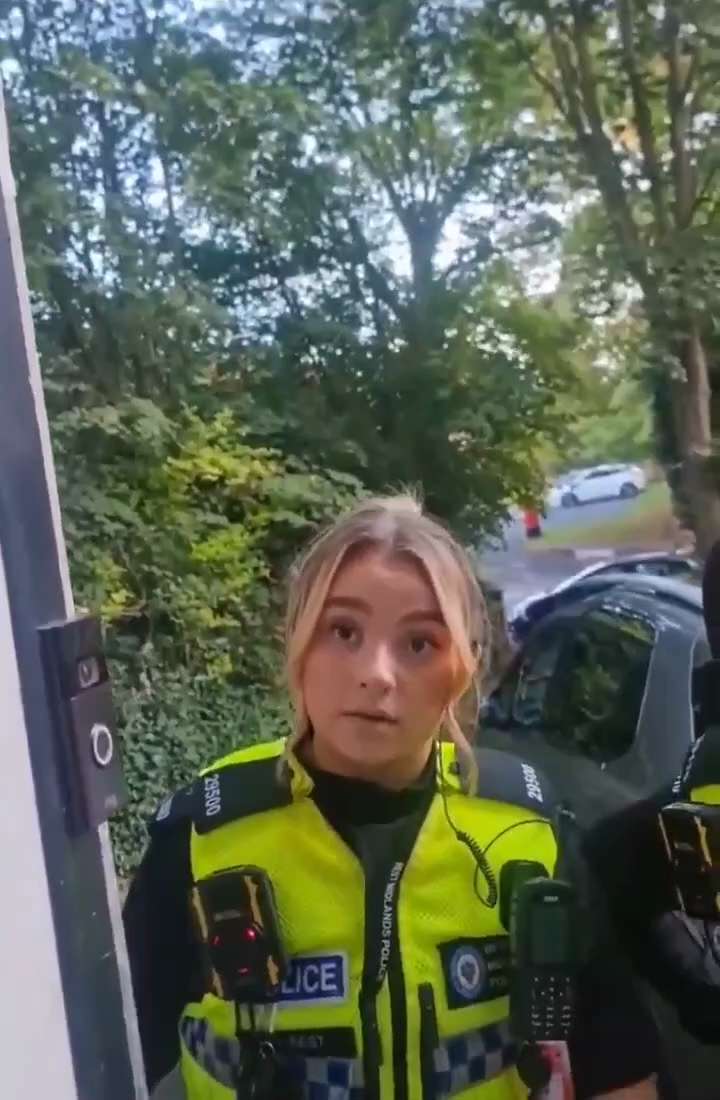 TommyRobinson1 on GETTR: Starmer's regime send what appears to be sharia po...