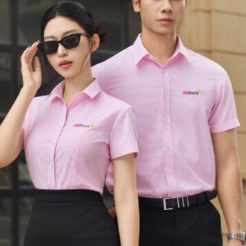 Áo sơ mi đồng phục tại Đồng phục Hải Anh được thiết kế tinh tế, form dáng chuẩn từ chất liệu cao cấp mềm mịn, mang lại s...