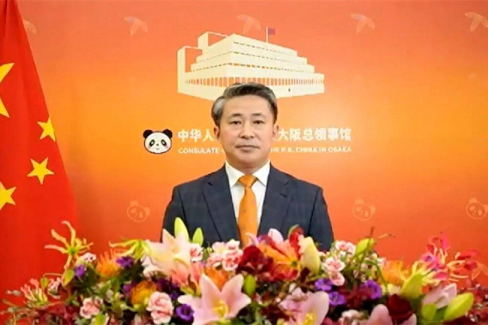 #日本媒体与多名网络消息源称曾对高市早苗发表斩首威胁的中国驻大阪总领事薛剑可能即将结束任期返国
👉目前尚无中日双方官方公告，但相关动向引发日方政界与舆论高度关注👀
1️⃣ 最新动向：多方消息称薛剑...