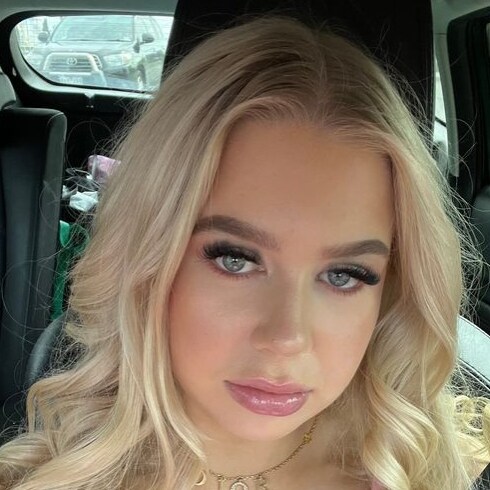 Eva rose on GETTR - Profile and Posts on GETTR