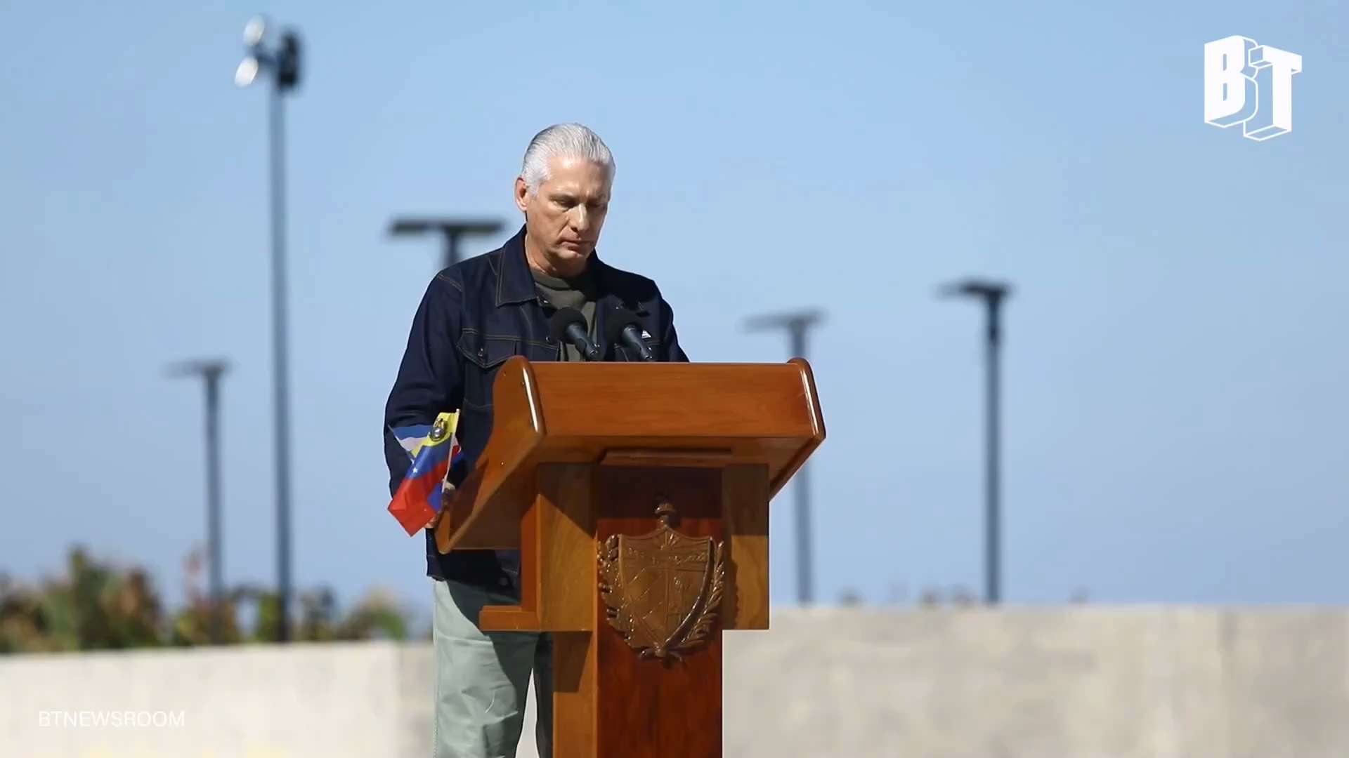 “For Venezuela, we are prepared to give even our own blood!”

🇨🇺 In a massive rally in Havana, jus...