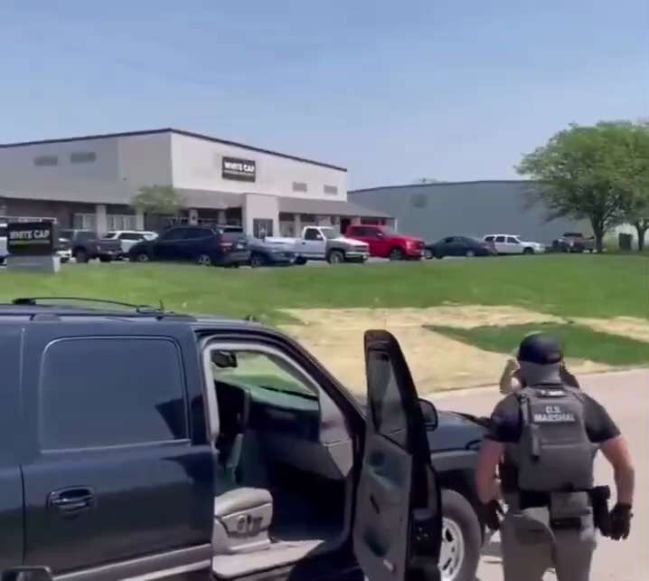 Emboldened leftists block law enforcement operations climbing on the hood of police vehicles. 

http...