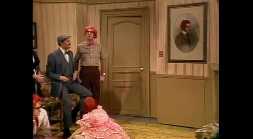 Tony Curtis was the guest star on 🥊👉"Rowan & Martin's Laugh-In", 🌼☮️January 26, 1970. Curtis play...